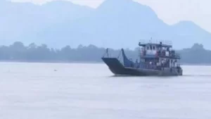 Assam:  Ferry with passengers stranded on middle of Brahmaputra River near Majuli