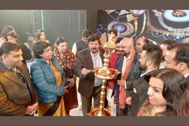 Indian Designer Show 4 (IDS) Creates waves in the Fashion world