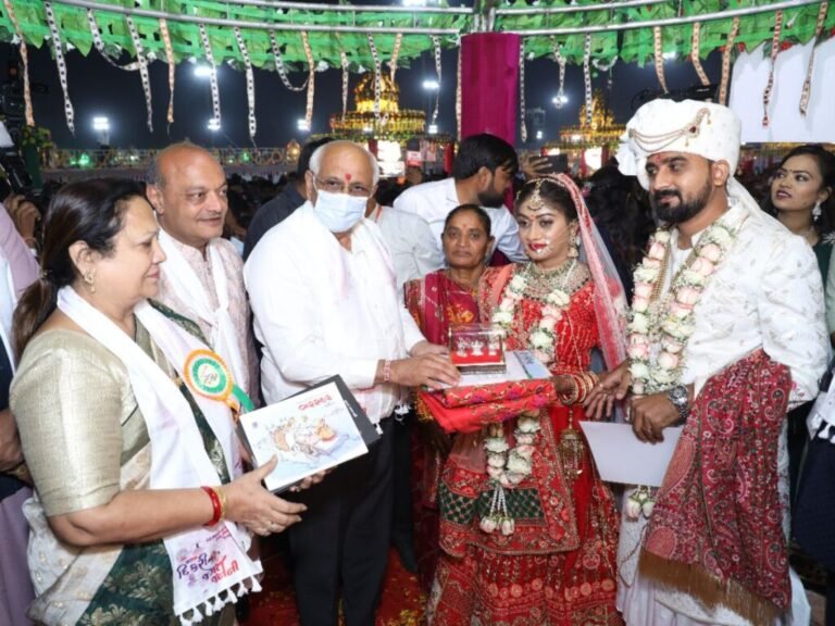 Mahesh Savani-led PP Savani Group marries off 300 fatherless girls