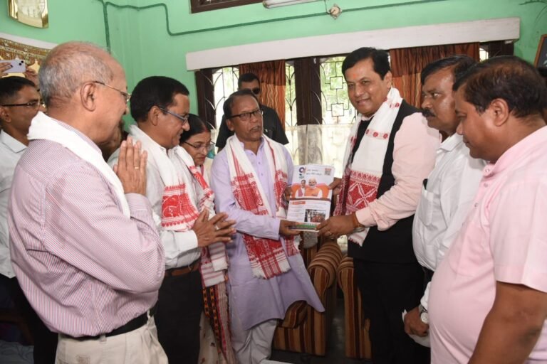 Assam: Union Minister Sarbananda Sonowal visits many prominent citizens of Guwahati as part of Maha Jan Sampark Abhigyan